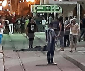 Tunisia: Suspected mastermind of twin suicide attacks blows himself up, as death toll from his attack rises to two