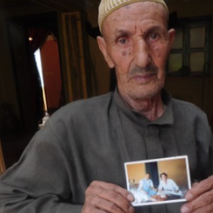 Omar Himmi Ait Omrar of Toubkal in 2017, holding a picture of himself with the author celebrating Eid al-Adha together in 1994 (photo by Hassan Ait Ouatouch).