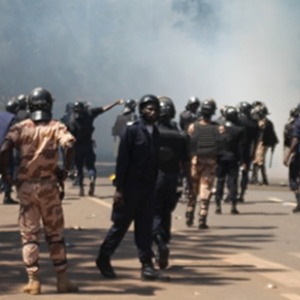 Mali: Embattled president seeks to appease tension with release of opposition figuresF