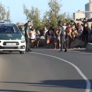 Spain confronts major migrant crisis on Canary IslandsF