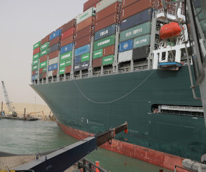 Egypt: Suez Canal traffic resumes after broken down tanker tugged away