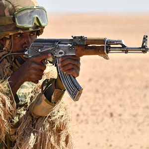 Russian soldiers in the Algerian Sahara ($)F